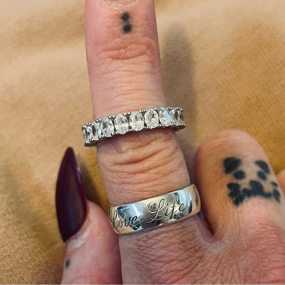 NIB NEVER WORN ITALO OVAL ETERNITY WHITE SAPPHIRE BAND/wedding band Size 6 - Picture 4 of 6